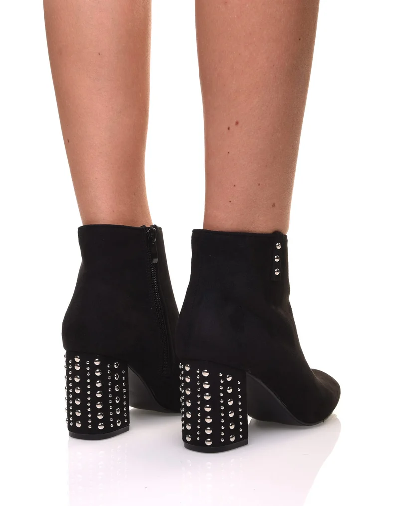 Bottines en suédine noires à talons cloutés