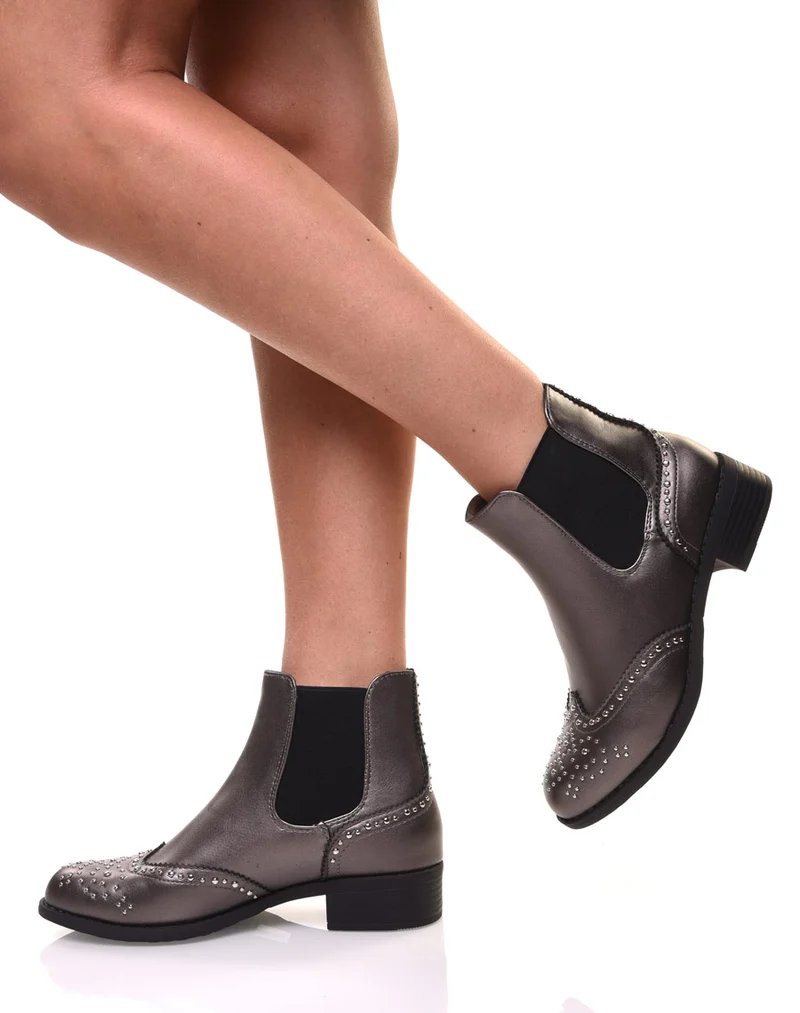 Bottines grises métallisées cloutées