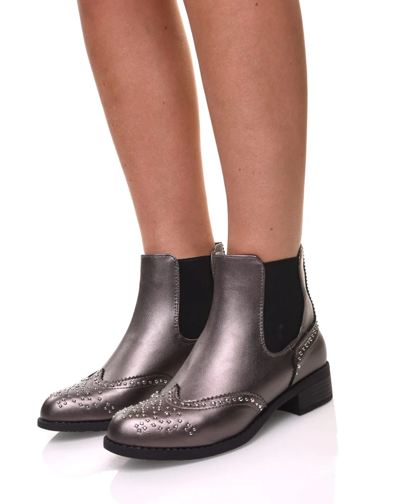 Bottines grises métallisées cloutées
