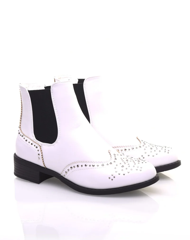 Bottines blanches cloutées