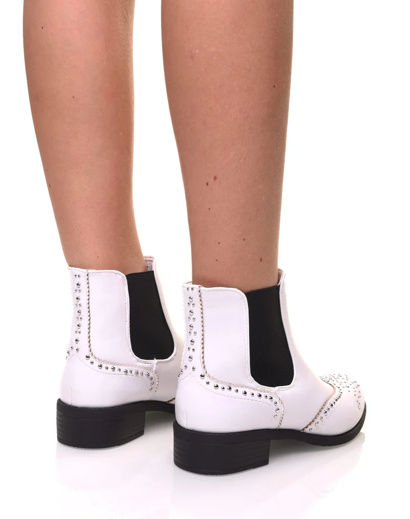Bottines blanches cloutées