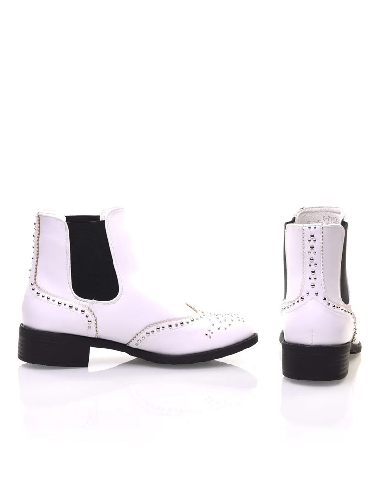 Bottines blanches cloutées