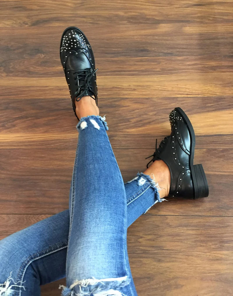 Derbies noires cloutées