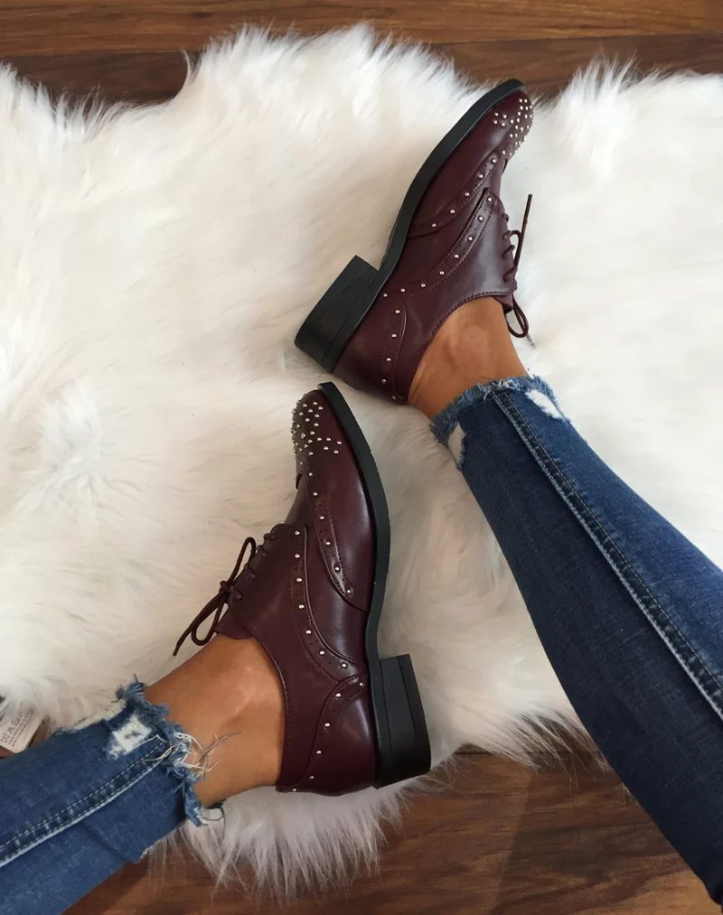 Derbies bordeaux cloutées