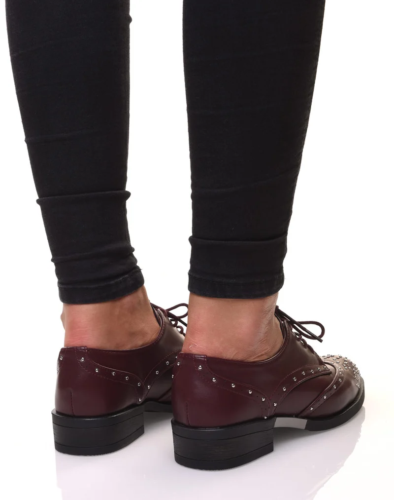 Derbies bordeaux cloutées