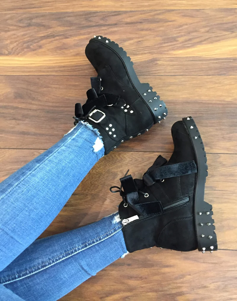 Bottines cloutées à lacets noires