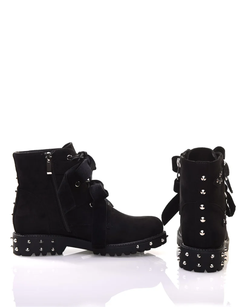 Bottines cloutées à lacets noires