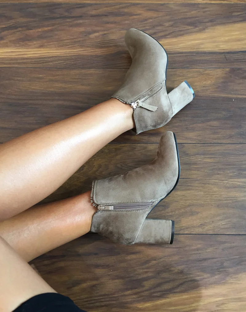 Bottines taupes à petit talon