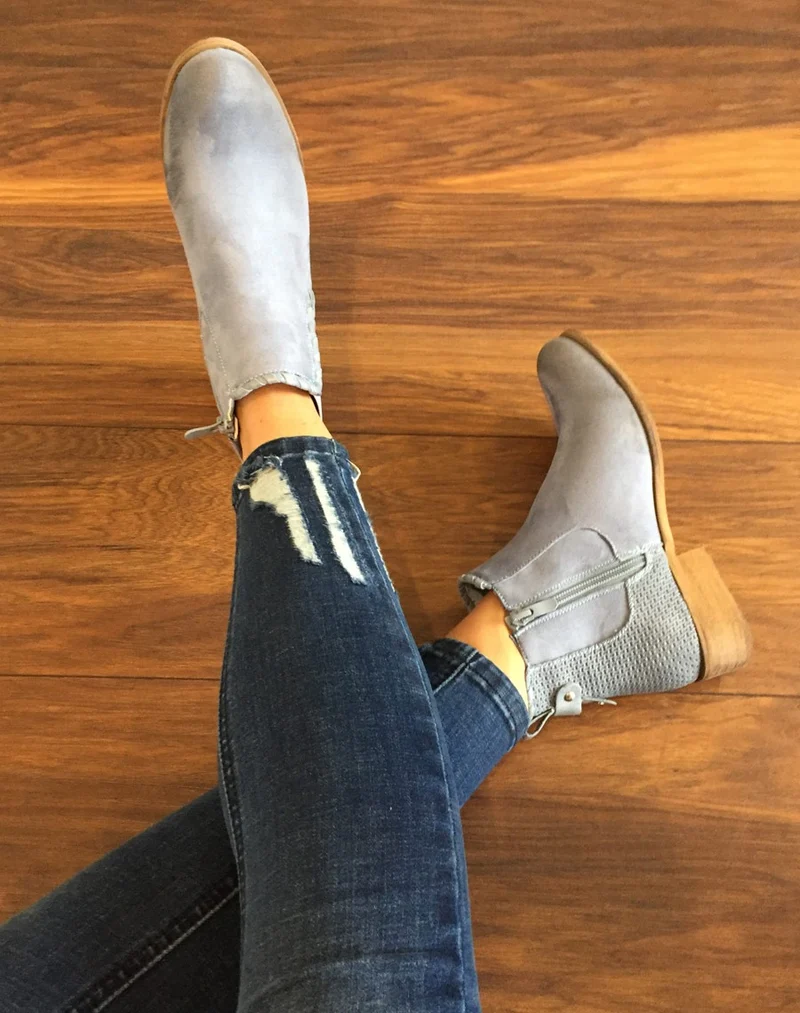 Bottines plates bleues claires bi matières à détails