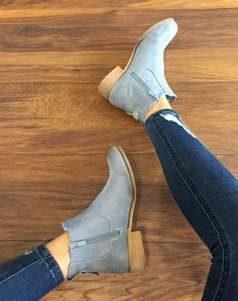 Bottines plates bleues claires bi matières à détails