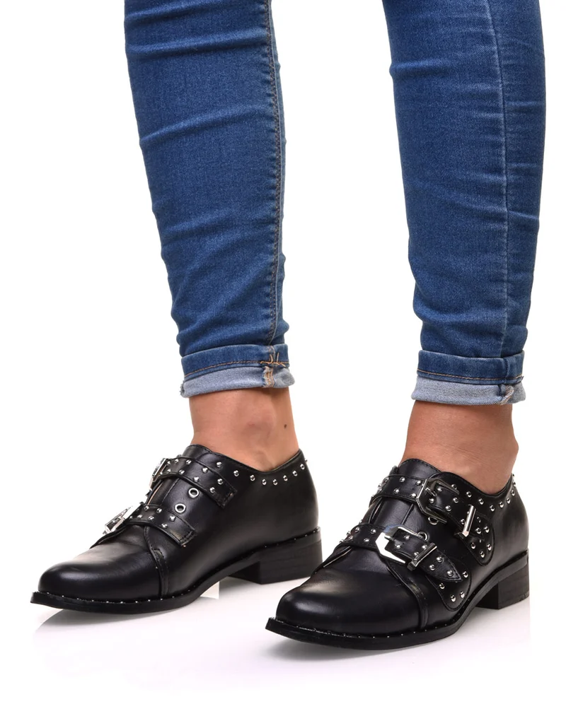 Derbies noires cloutées à boucles