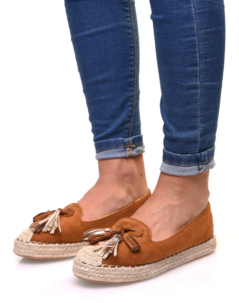 Espadrilles camel en suédine à pompons