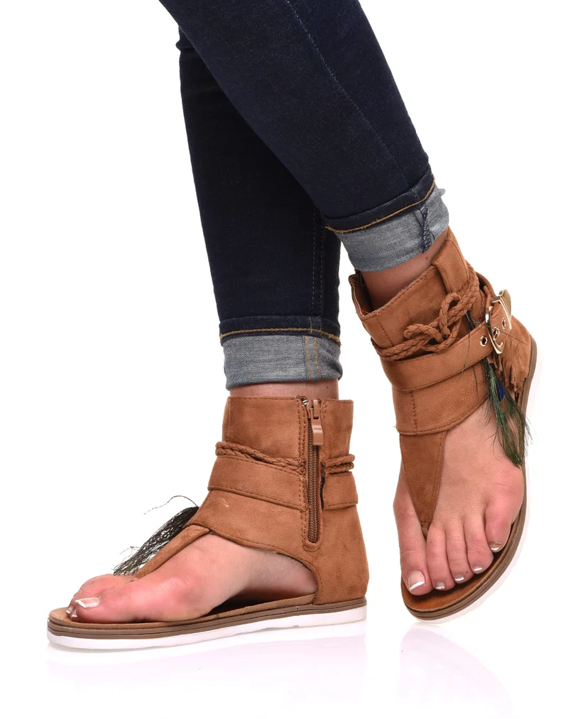 Nu-pieds camel en suédine à multiples détails
