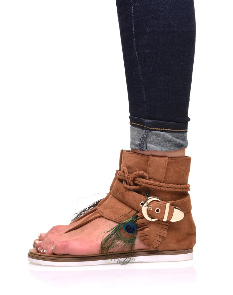 Nu-pieds camel en suédine à multiples détails