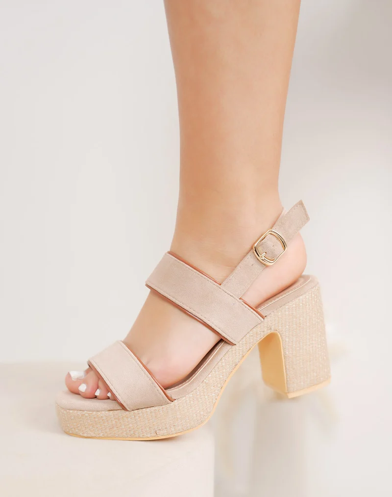 Sandale femme beige en suédine à talon et plateforme en osier