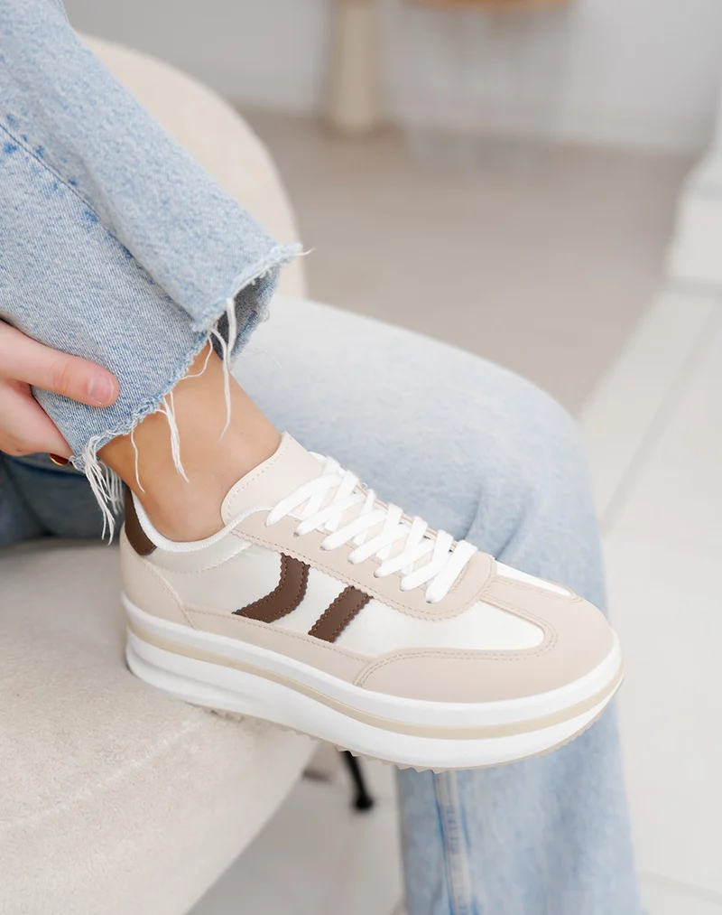Baskets beige femme à double rayures marrons – Semelle plateforme blanche