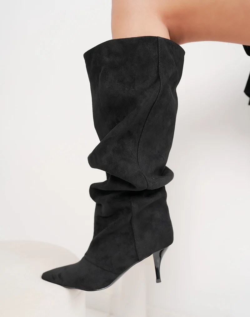 Bottes femme noires élégantes en suédine à talon aiguille et tige plissée glamour