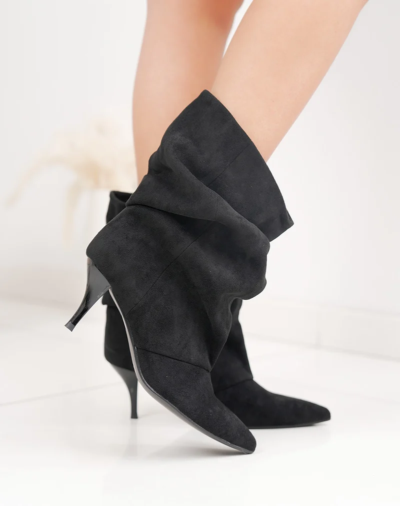 Bottines femme noires élégantes en suédine à talon aiguille et tige plissée