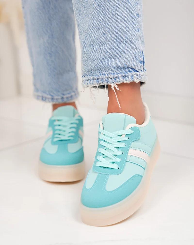 Basket femme bleu pastel tendance à plateforme avec empiècements blancs