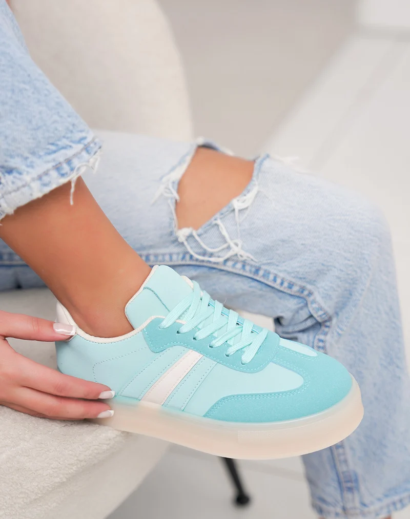 Basket femme bleu pastel tendance à plateforme avec empiècements blancs
