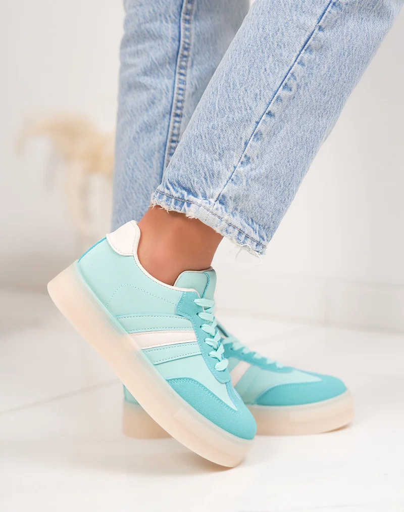 Basket femme bleu pastel tendance à plateforme avec empiècements blancs