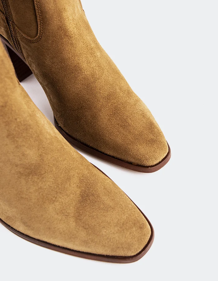 Bryanne Cognac Suede