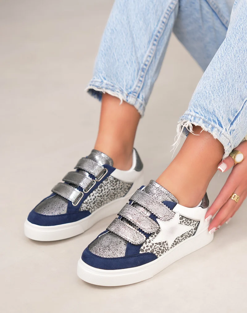 Basket femme blanche et bleu foncé tendance à scratch gris argenté avec étoile