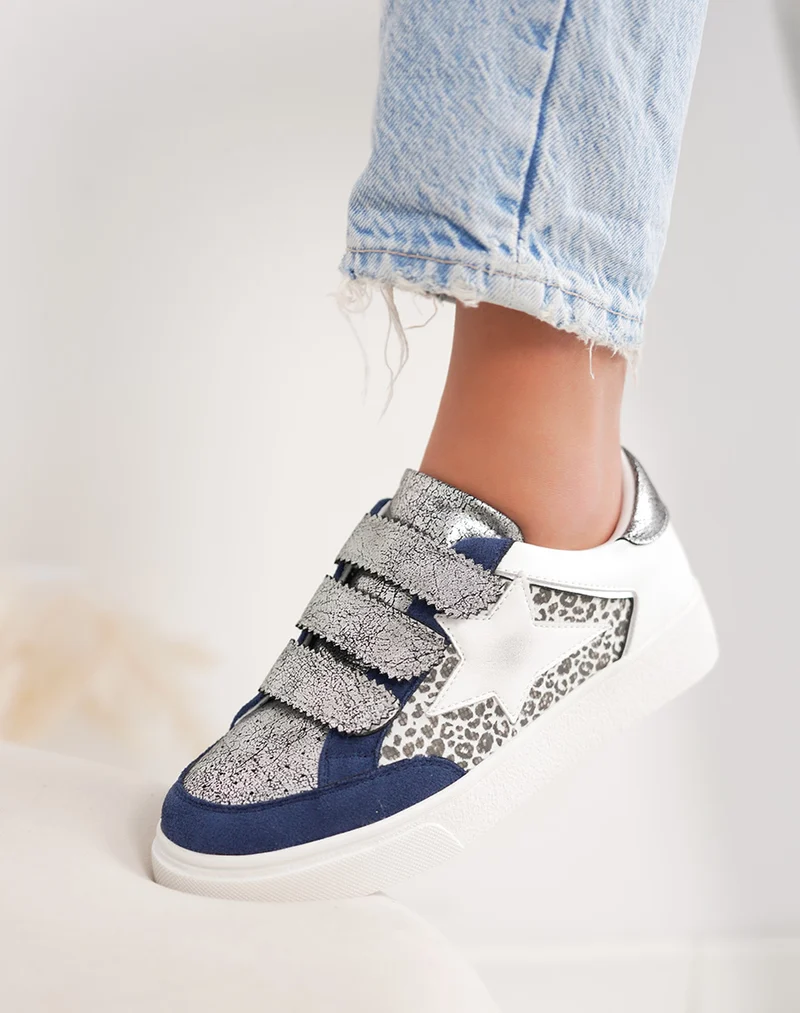Basket femme blanche et bleu foncé tendance à scratch gris argenté avec étoile