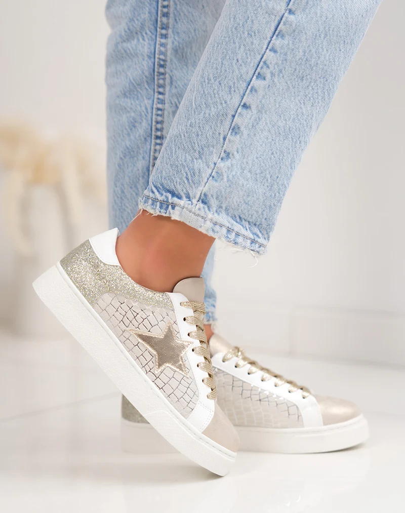 Basket femme blanche et dorée tendance à paillettes avec étoile brillante