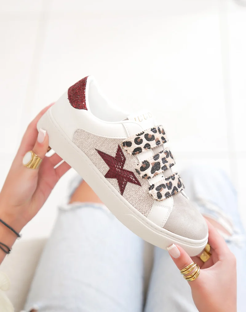 Baskets femme blanches tendance à scratch léopard et étoile bordeaux