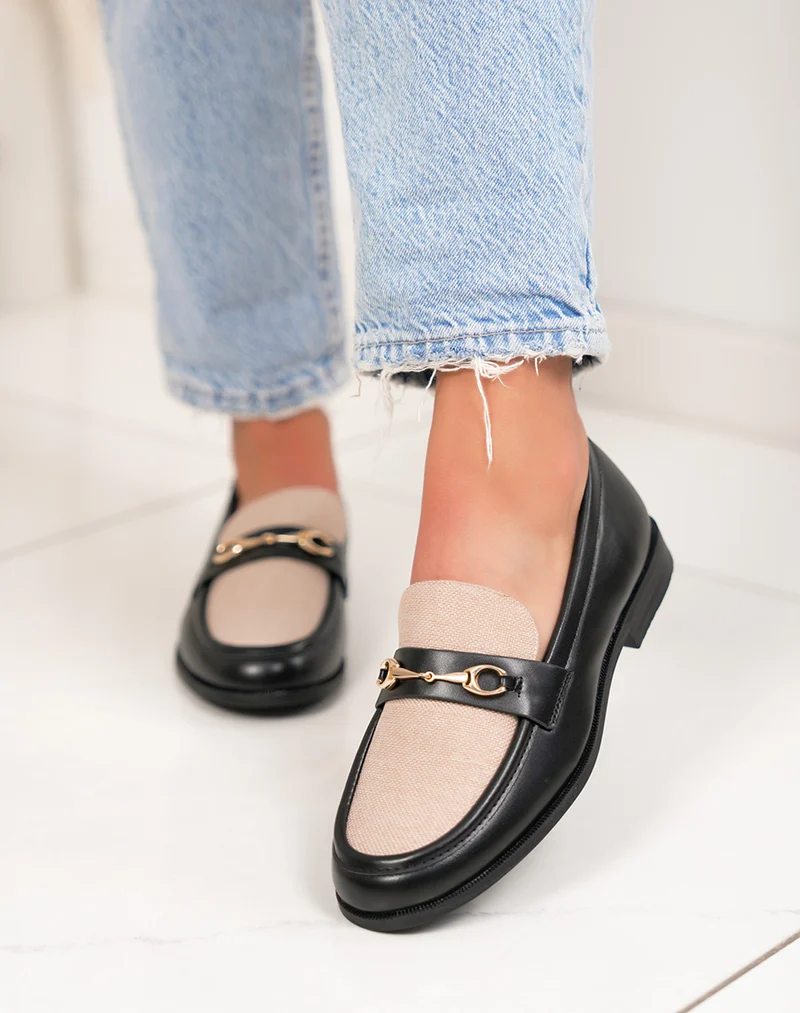 Mocassin femme noir élégant tissé avec bijou doré chic