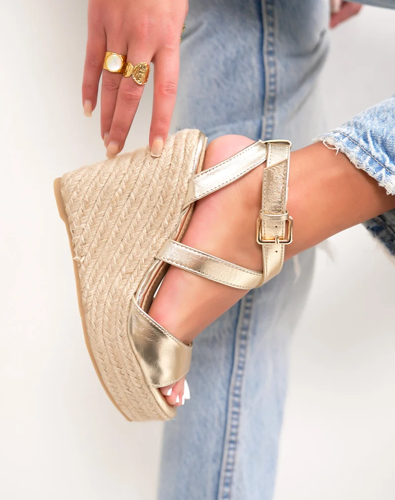 Sandales compensées femme dorées élégantes en jute brillant
