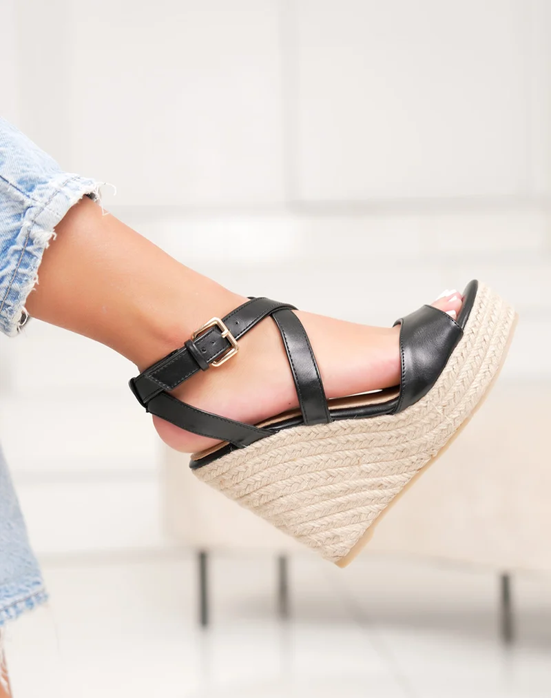 Sandales compensées femme noires élégantes en jute naturel