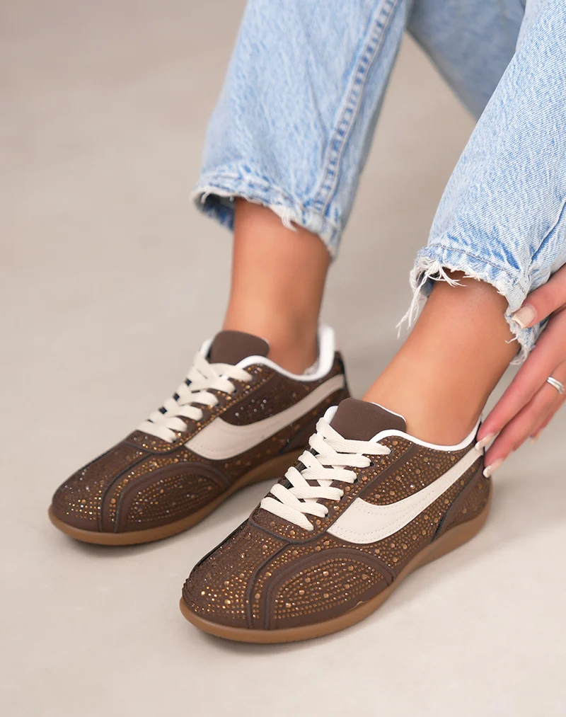 Basket femme marron tendance à strass avec empiècements beiges et lacets assortis