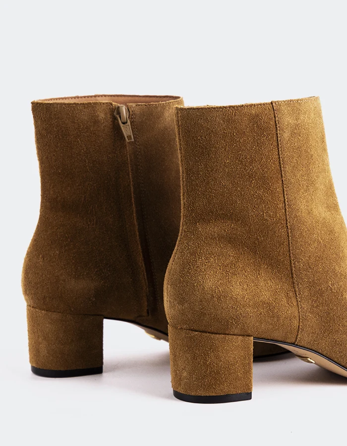 Gracyn Camel Suede