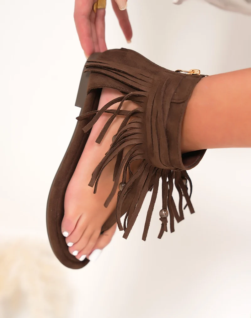 Sandales femme marron en suédine avec franges, perles et entre-doigts