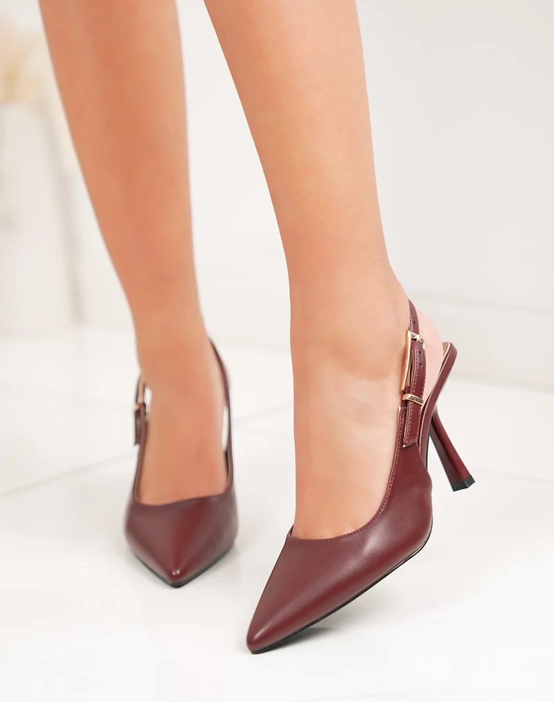 Escarpins femme bordeaux à talon haut bride dorée et bout pointu sophistiqué