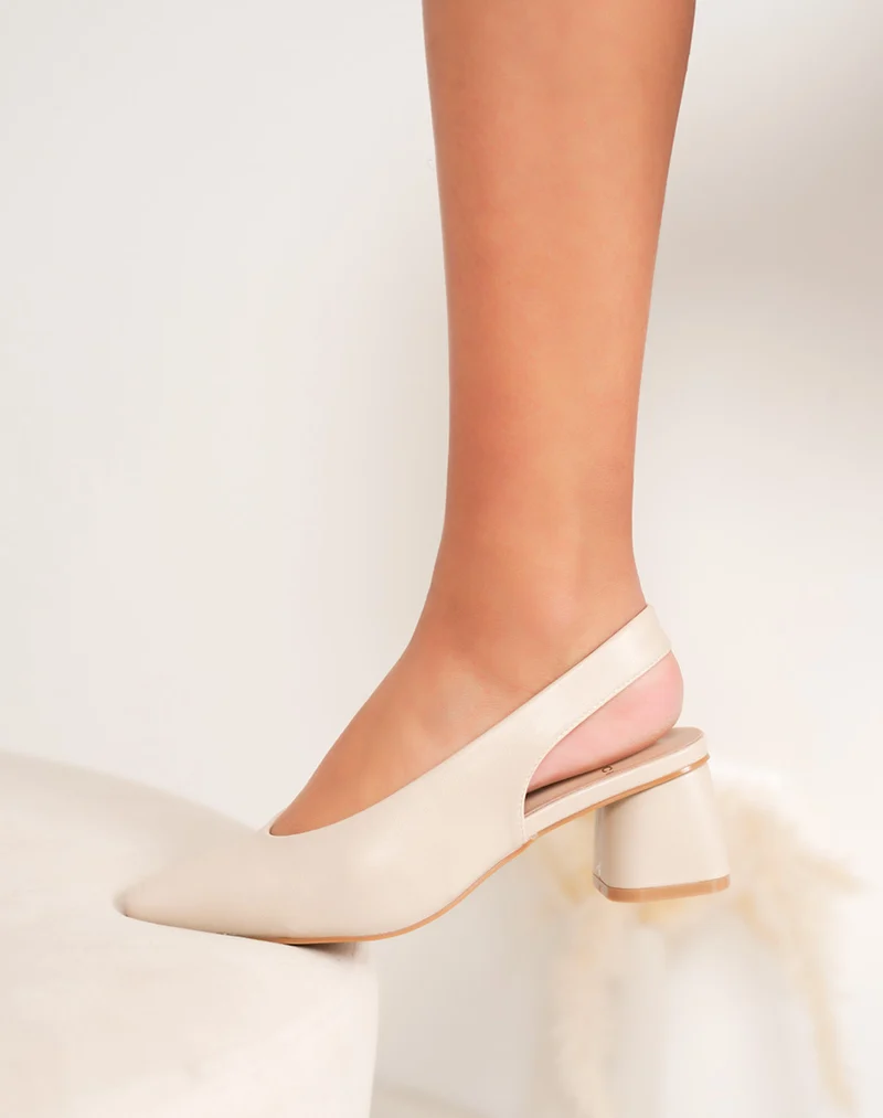Escarpins femme beige clair à talon épais et bride arrière élégante
