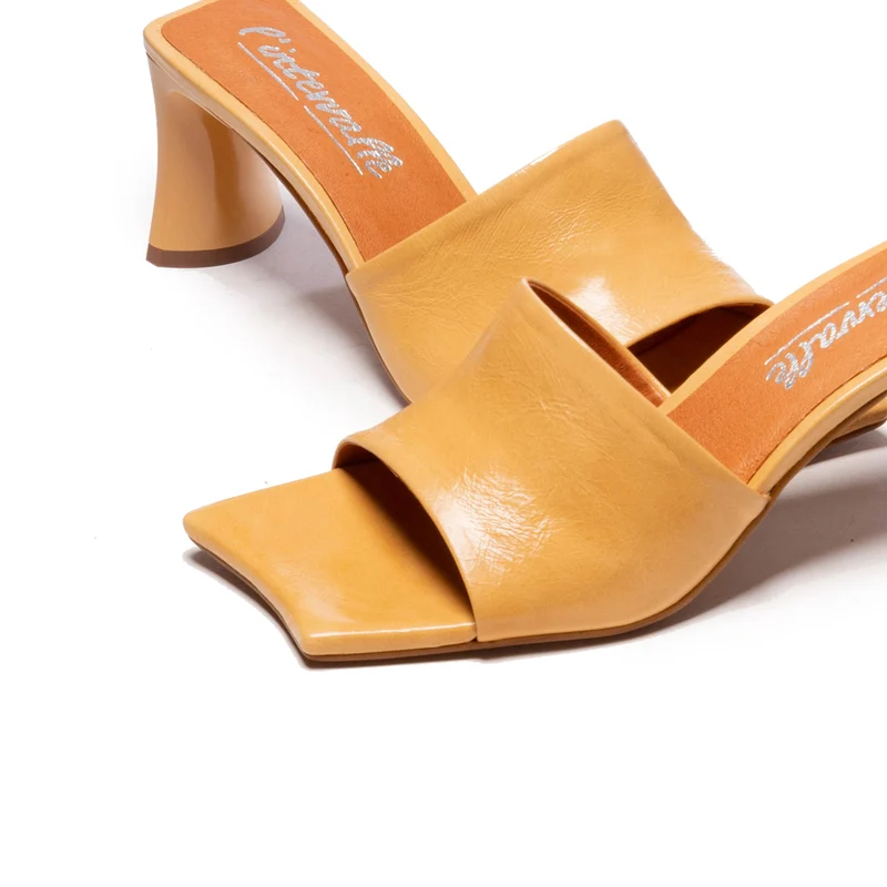 Singer Nude Leather