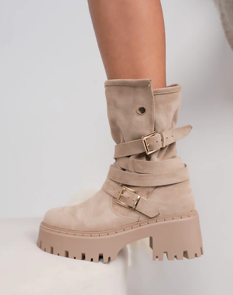 Bottines femme beige tendance avec semelle crantée et boucles dorées