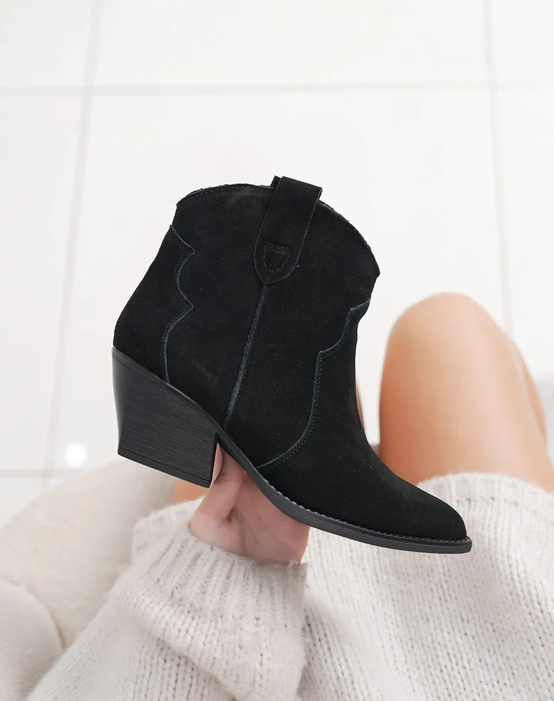 Bottines femme en cuir noir style santiag avec talon biseauté et intérieur fourré