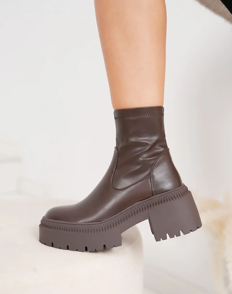 Bottines femme marron tendance à plateforme avec semelle crantée et tige chaussette