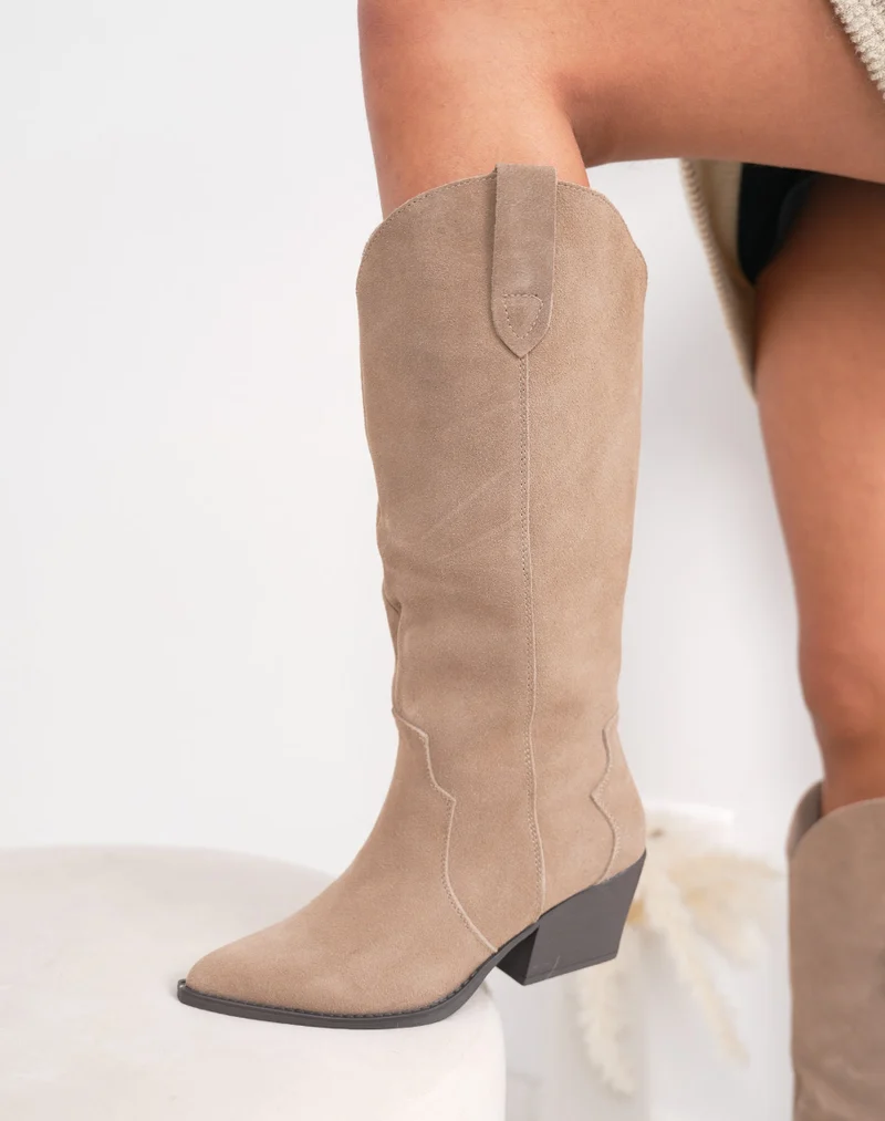 Santiag beige en cuir avec talon biseauté et intérieur fourré