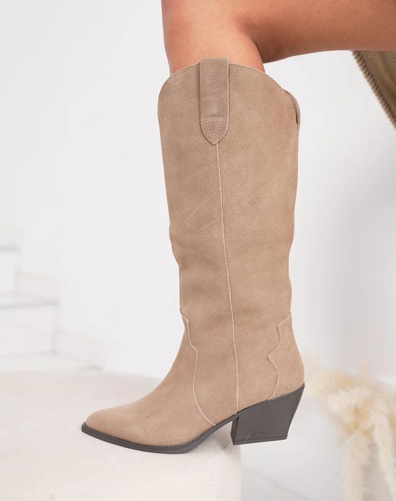 Santiag beige en cuir avec talon biseauté et intérieur fourré
