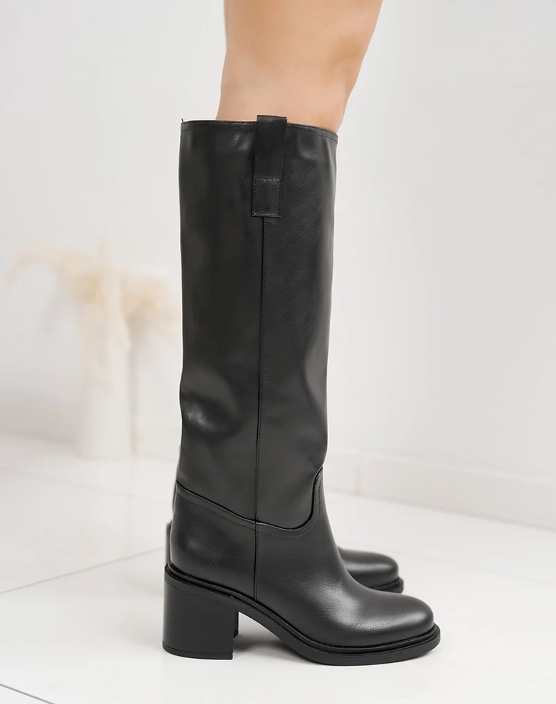 Bottes noires à talon épais et bout rond