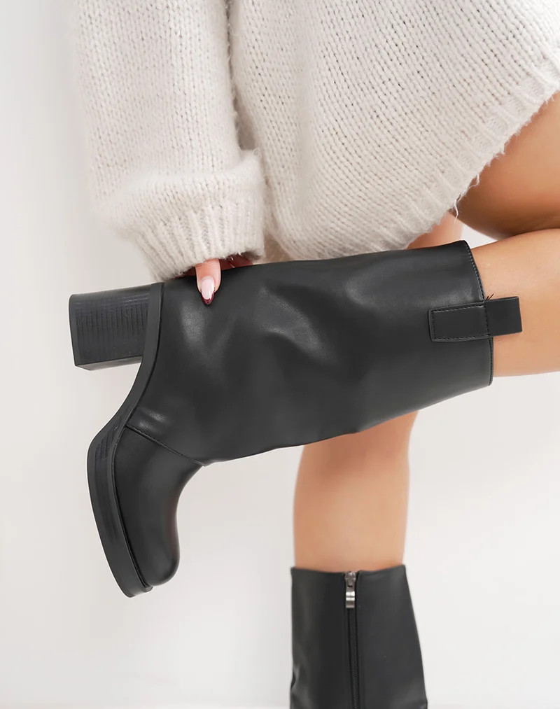 Bottines hautes noires à bout rond et talon épais