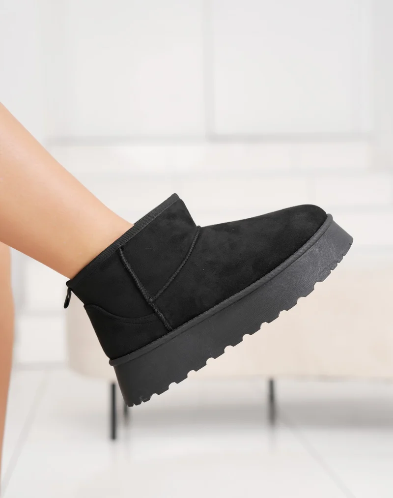 Bottines basses noires en suédine à plateforme fourrées