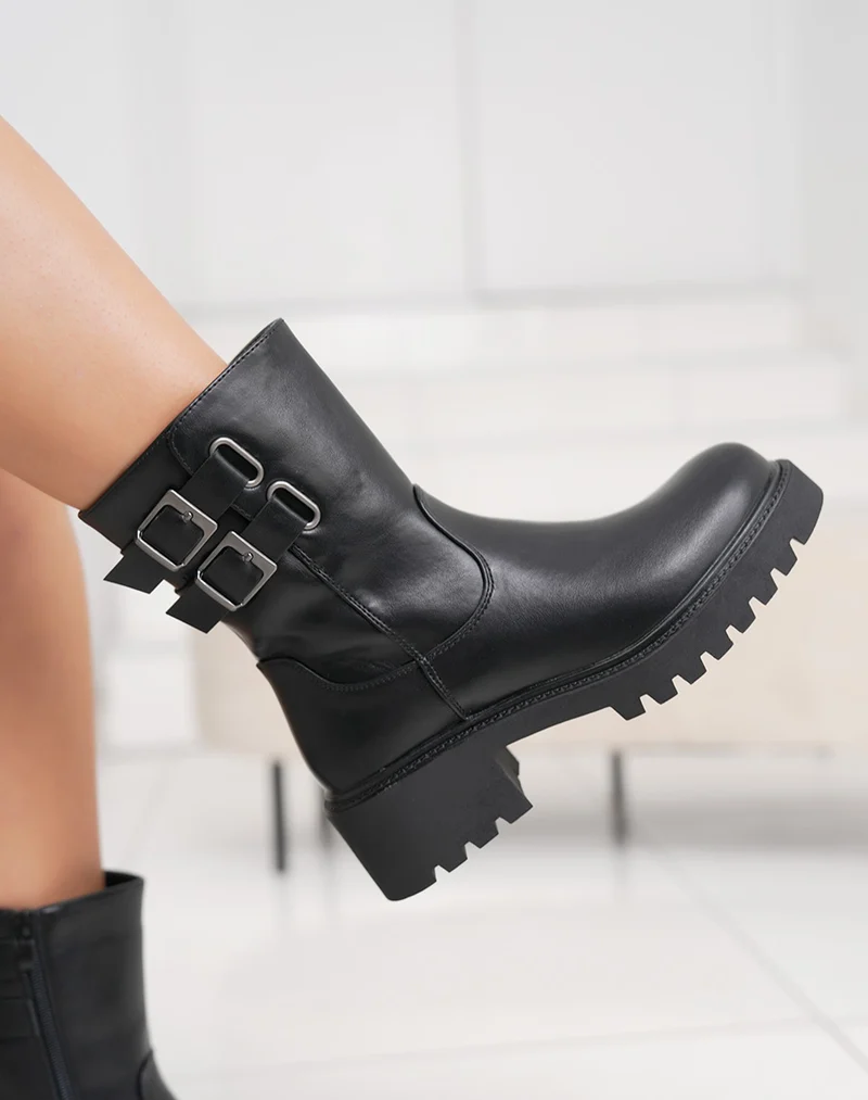 Bottines noires hautes à doubles sangles et semelle crantée