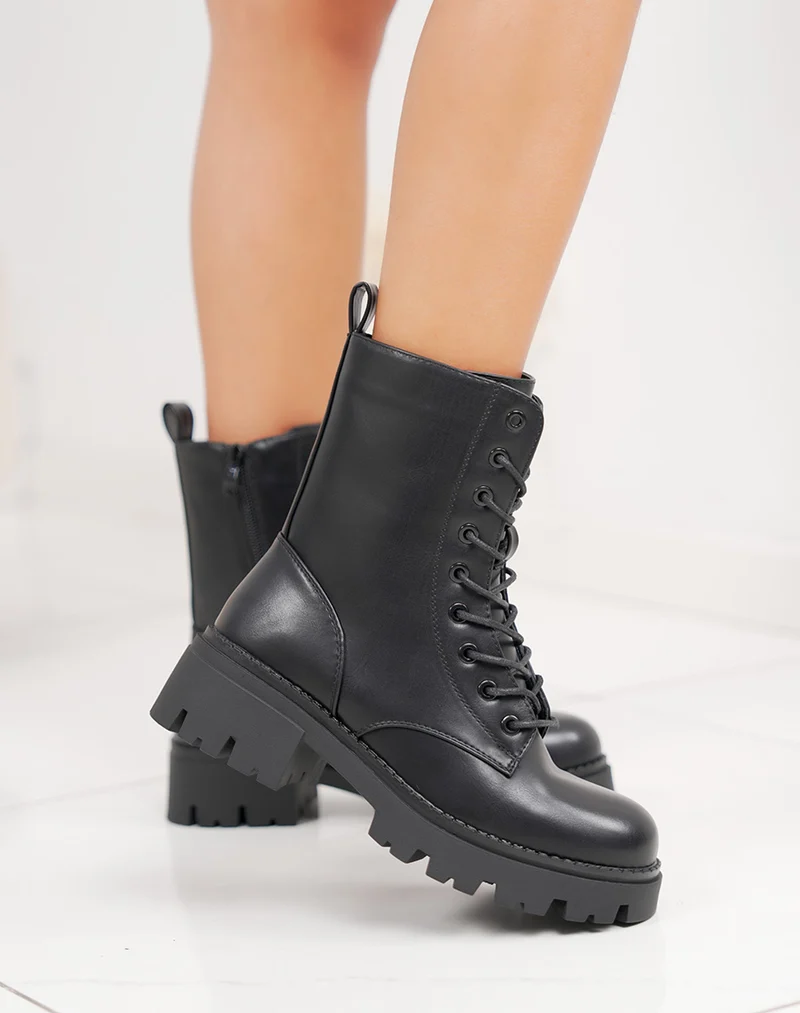 Bottines femme noires à lacets semelle crantée et intérieur fourré