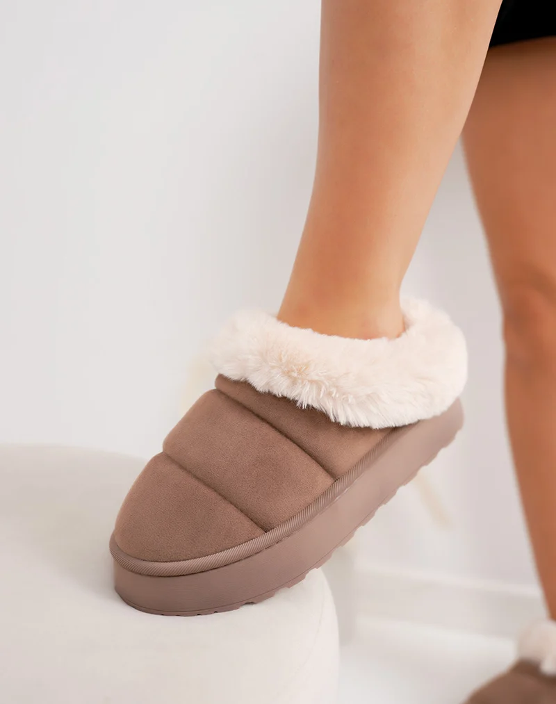 Mules marron à fourrure blanche